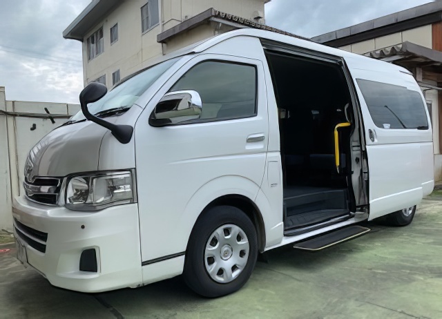 10人乗りグランドキャビン側面