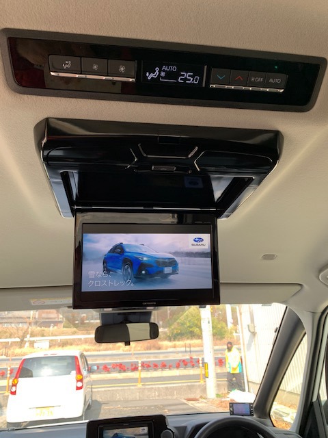 新型ノア補助ステップ付きリヤモニター